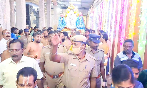 சவுந்தரராஜ பெருமாள் கோவிலில் பரமபதவாசல் திறப்பு