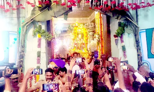 பரமபதவாசல் திறப்பு; தங்க ரெத்தின அங்கியில் எழுந்தருளிய பரிமளரெங்கநாதர்