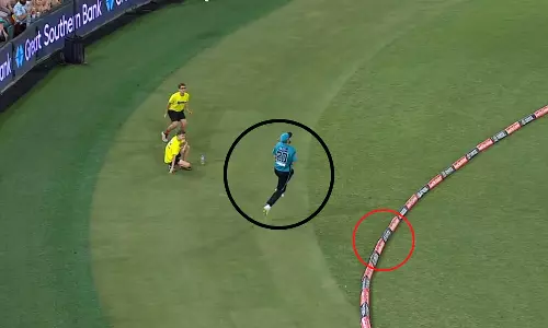 இப்படியும் கேட்ச் பிடிக்கலாமா? களத்தில் கலக்கிய மைக்கேல் நெசர் - வைரலாகும் வீடியோ