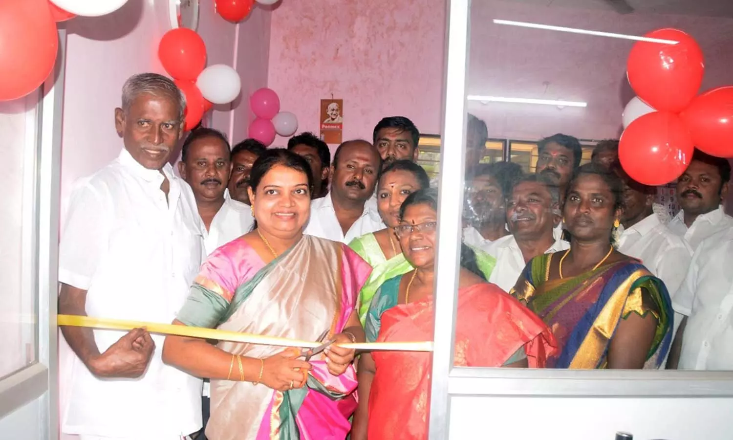 தூத்துக்குடி சட்டமன்ற உறுப்பினர்  அலுவலகத்தில் இ-சேவை மையம்  அமைச்சர் கீதாஜீவன் திறந்து வைத்தார்