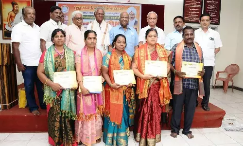 புதுவை தமிழ்ச் சங்கத்தில் பாரதி விழாவைத்திலிங்கம் எம்.பி. விருதுகள் வழங்கினர்