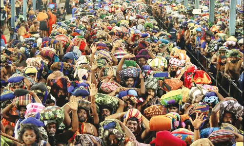 நடை பயணமாக சபரிமலைக்கு வரும் பக்தர்களின் எண்ணிக்கை அதிகரிப்பு