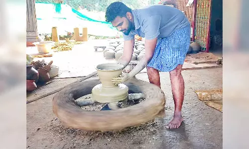 வேட்டங்குடியில், பொங்கல் பானை தயாரிக்கும் பணி தீவிரம்