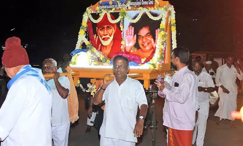 தென்காசியில் சத்ய சாய்பாபா பல்லக்கு ஊர்வலம்