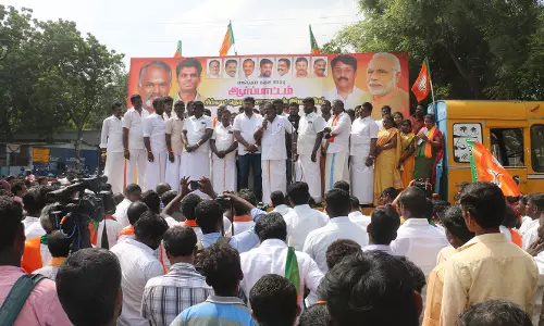 கங்கைகொண்டான் சிப்காட்டில்  உள்ளூர் வாலிபர்களுக்கு வேலை வழங்ககோரி பா.ஜனதா ஆர்ப்பாட்டம்