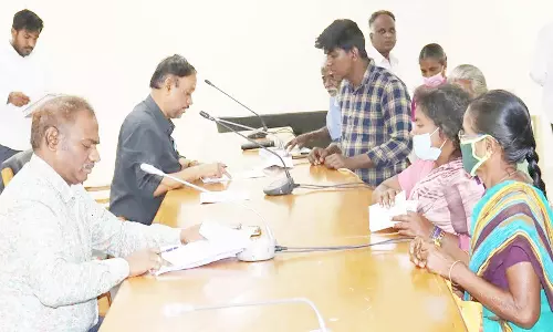 மக்கள் குறைதீர்வு கூட்டத்தில் 180 மனுக்கள் குவிந்தன