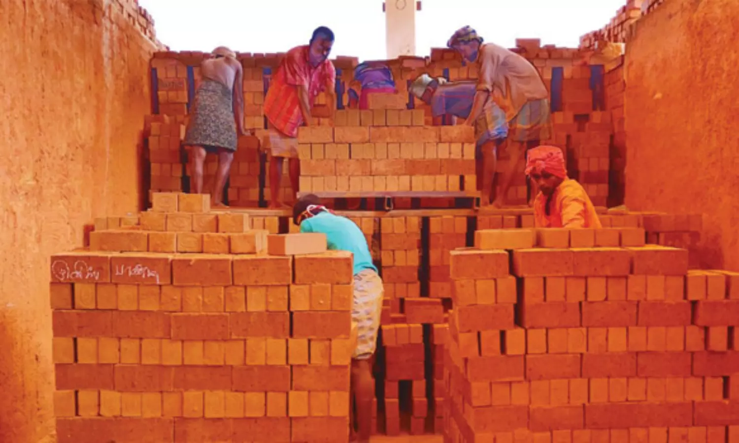 கோவையில் இன்று முதல் செங்கல் சூளைகள் இயங்க தொடங்கியது | Brick kilns have  started functioning in Coimbatore from today