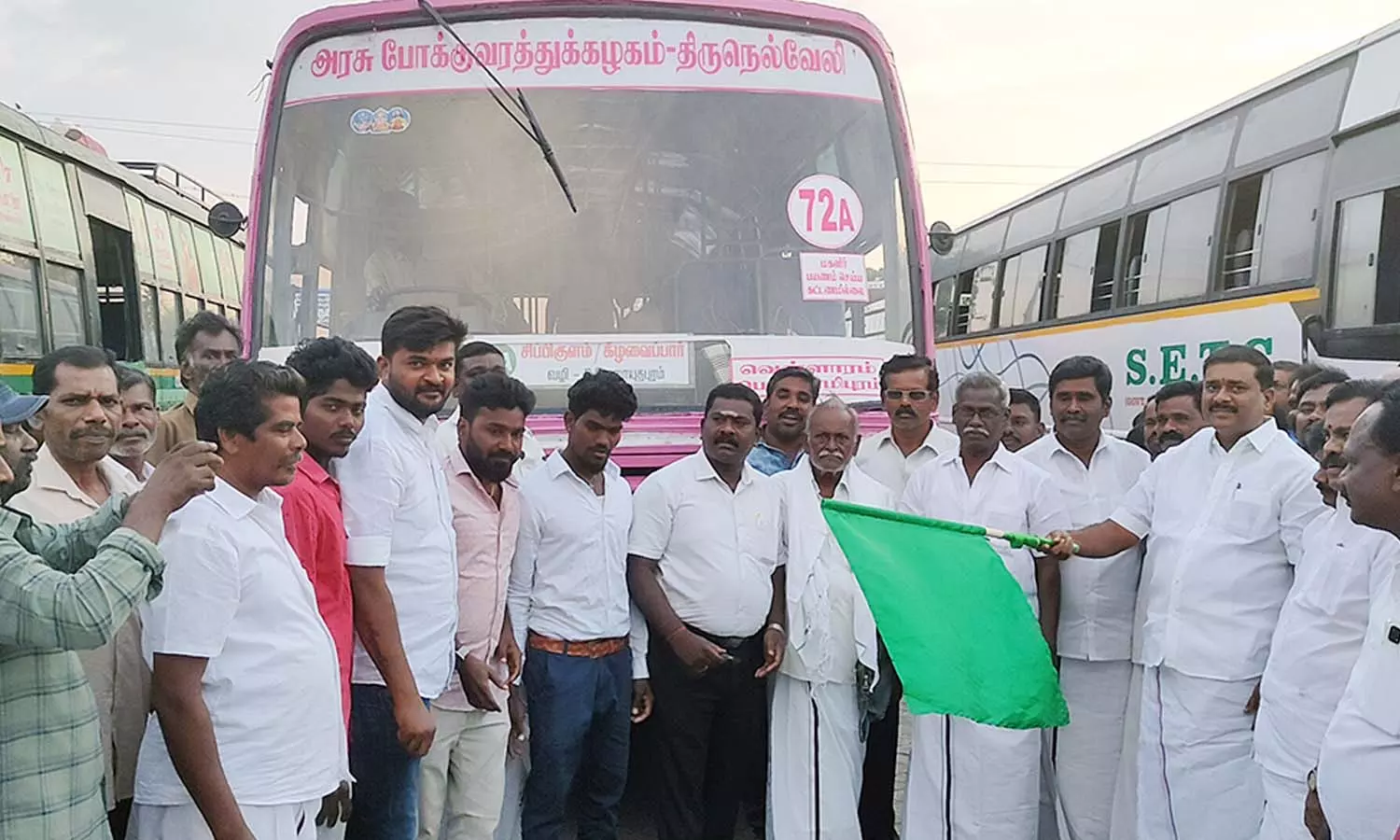 விளாத்திகுளத்தில் புதிய வழித்தடத்தில் அரசு பஸ்கள் இயக்கம்-  மார்க்கண்டேயன் எம்.எல்.ஏ. தொடங்கி வைத்தார்