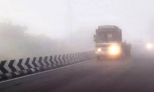 அதிகாலையில் நிலவும் பனிப்பொழிவு - நடைப்பயிற்சி செய்ய முடியாமல் தவிக்கும் பொதுமக்கள்