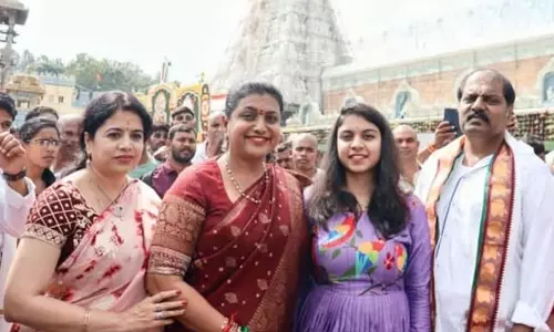 ஆந்திரா பிரிவினைக்கு காரணமாக இருந்த சந்திரசேகர ராவுக்கு மக்கள் சரியான பாடம் புகட்ட வேண்டும்- அமைச்சர் ரோஜா