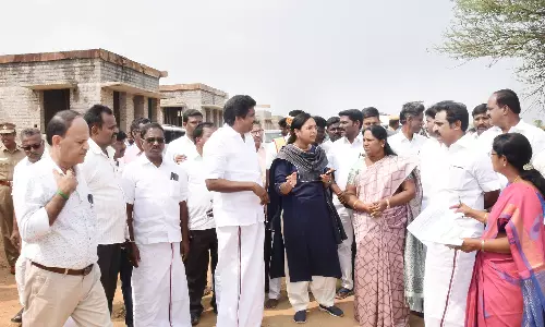 தரமற்ற இருளர் குடியிருப்பு கட்டுமான பணி- காண்டிராக்டருக்கு கலெக்டர் ஆர்த்தி எச்சரிக்கை