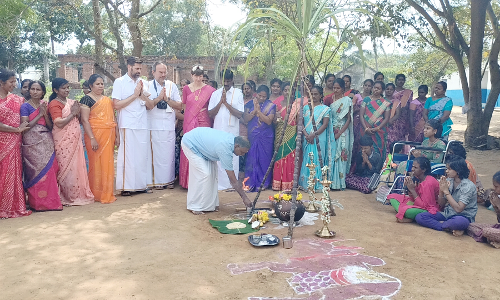 தமிழர்களின் பாரம்பரிய முறைப்படி ரீடு தொண்டு நிறுவனத்தில் சமத்துவ பொங்கல் கொண்டாடிய வெளிநாட்டினர்