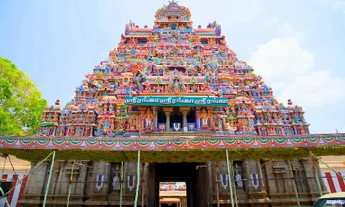 அதிசயங்களை தாங்கி நிற்கும் ஸ்ரீரங்கம் ரெங்கநாதர் கோவில்