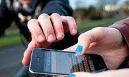 நாமக்கல் அரசு ஆஸ்பத்திரியில் நோயாளியிடம் செல்போன் பறிப்பு