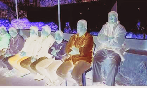 குன்னூரில் கிராம நிர்வாக அலுவலர்கள் காத்திருப்பு போராட்டம்