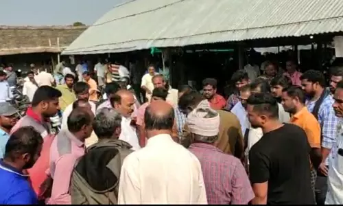 விவசாயிகள்-சங்க நிர்வாகிகள் இடையே வாக்குவாதம்