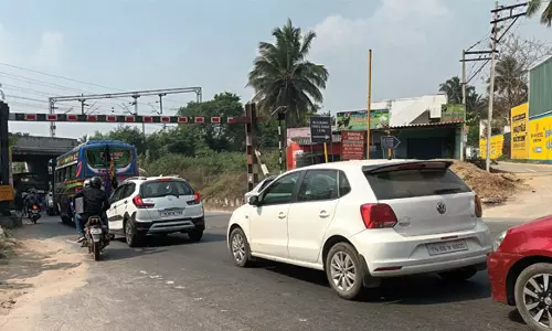 கோவை-பாலக்காடு ரோட்டில் ரெயில்வே மேம்பாலம் அகலப்படுத்தப்படுமா?