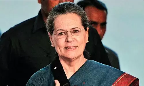 காங்கிரஸ் முன்னாள் தலைவர் சோனியா காந்தி தனியார் மருத்துவமனையில் அனுமதி
