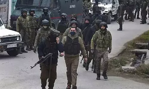 பயங்கரவாத தாக்குதல் எதிரொலி - காஷ்மீரில் 1800 ராணுவ வீரர்கள் குவிப்பு