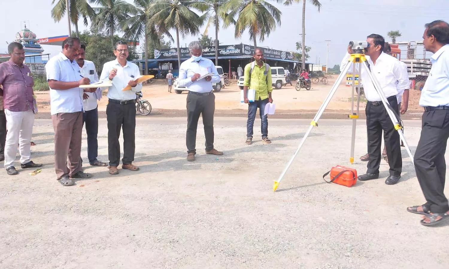 மெட்டூர்- ஒட்டன்சத்திரம் 4 வழிச்சாலை பணிகளை தலைமை பொறியாளர் ஆய்வு மெட்டூர்- ஒட்டன்சத்திரம் 4 வழிச்சாலை பணிகளை தலைமை பொறியாளர் ஆய்வு