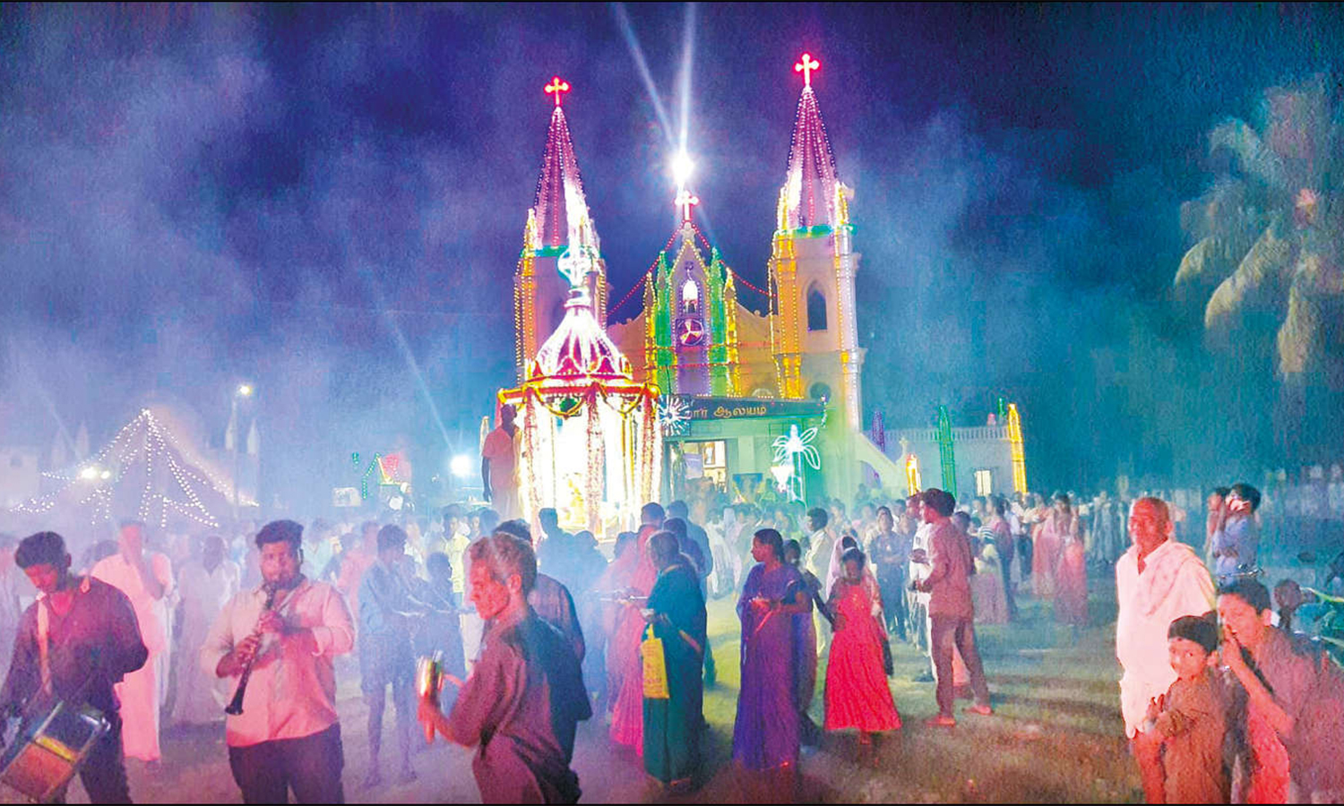 கருங்கண்ணியில் புனித அந்தோணியார் ஆலயத்தில் தேர்பவனி