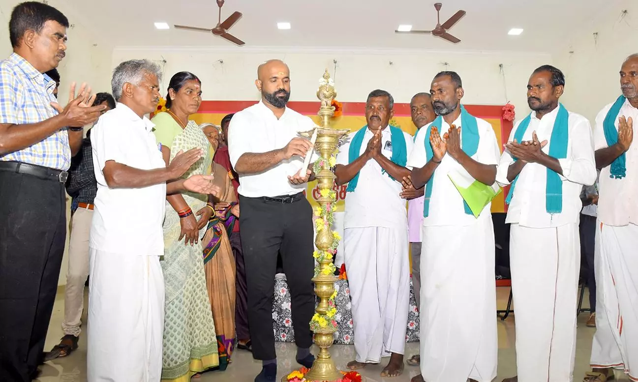 விவசாய பொருட்களை சந்தைப்படுத்த விவசாயிகள் ஆர்வம் காட்ட வேண்டும்