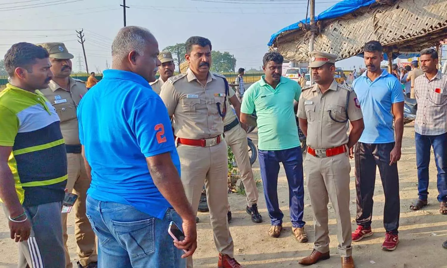 வாகன காப்பக உரிமையாளர் மிளகாய் பொடி தூவி படுகொலை- மர்ம நபர்கள் வெறிச்செயல் வாகன காப்பக உரிமையாளர் மிளகாய் பொடி தூவி படுகொலை- மர்ம நபர்கள் வெறிச்செயல்