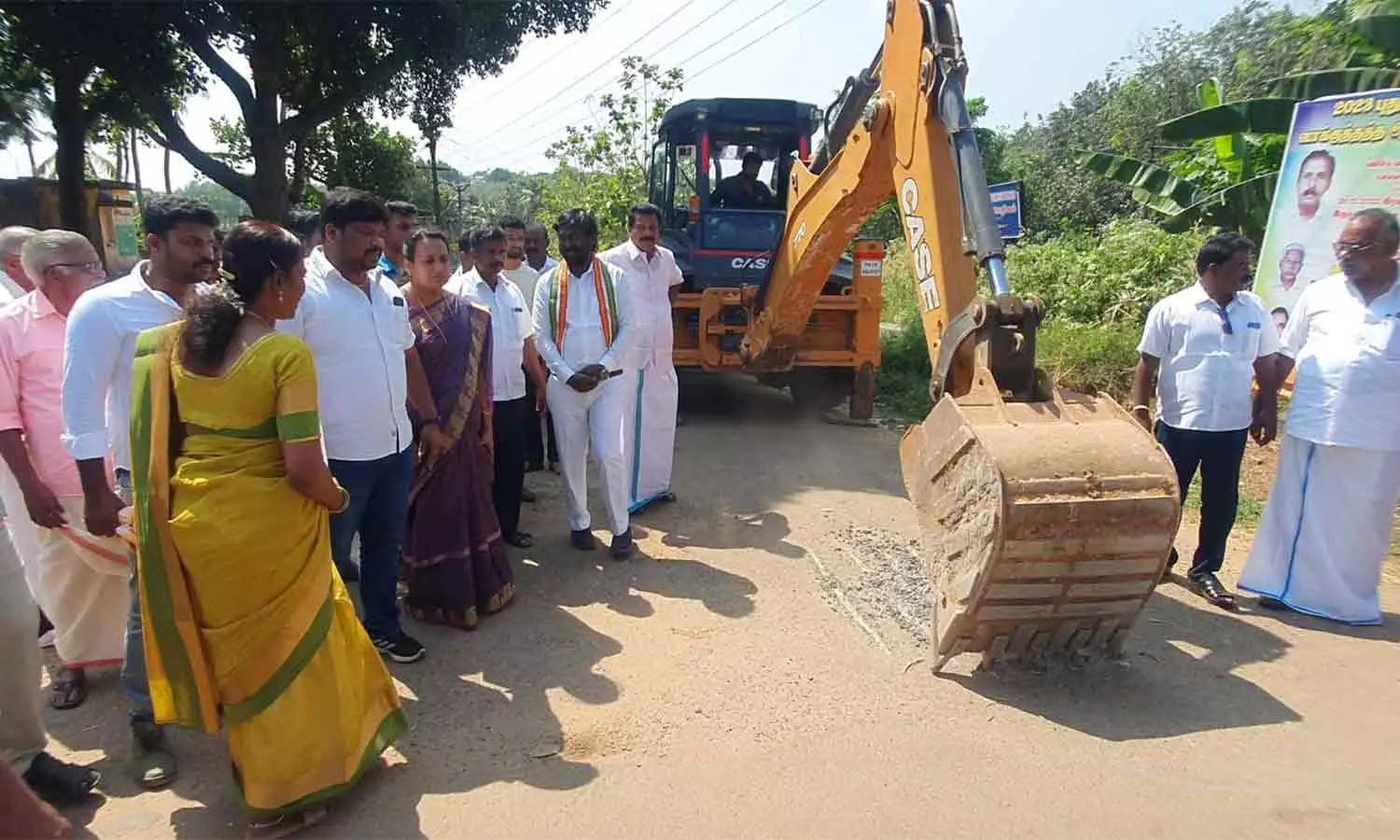 சாலை பராமரிப்பு பணிகளை தொடங்கி வைத்த விஜய் வசந்த் எம்.பி. சாலை பராமரிப்பு பணிகளை தொடங்கி வைத்த விஜய் வசந்த் எம்.பி.