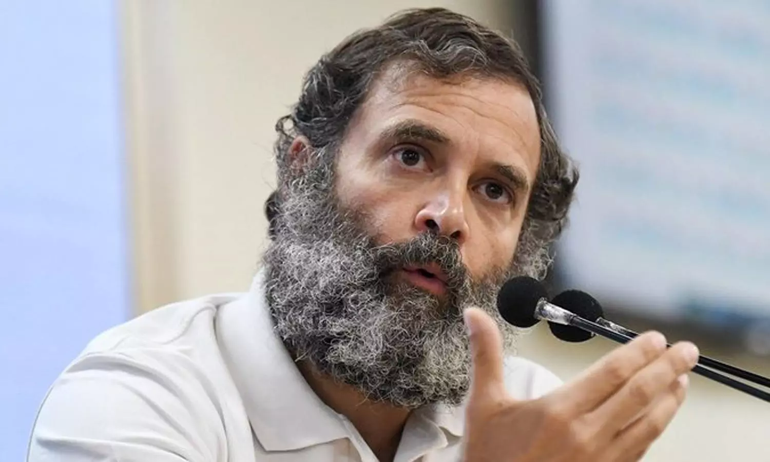 கிழிந்த ஆடையில் உள்ள ஏழை குழந்தைகளை தெரியவில்லையா? - ராகுல் காந்தி ஆவேசம் கிழிந்த ஆடையில் உள்ள ஏழை குழந்தைகளை தெரியவில்லையா? - ராகுல் காந்தி ஆவேசம்