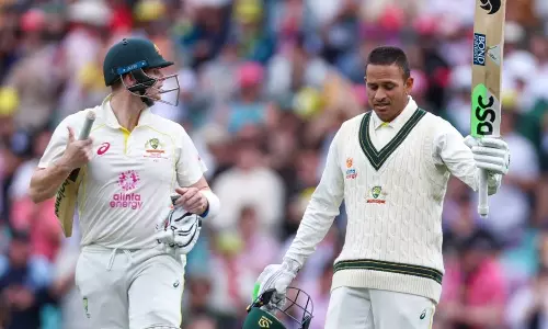 தென் ஆப்பிரிக்கா டெஸ்ட்: கவாஜா-ஸ்டீவ் சுமித் சதம் அடித்தனர்