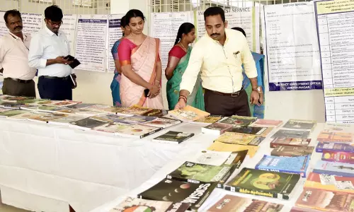 மாணவர்கள் இலக்கை நிர்ணயம் செய்து கொண்டு படிக்க வேண்டும்