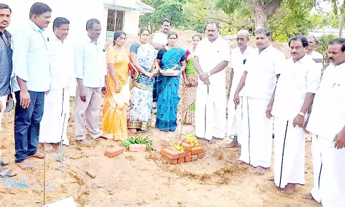 நாலுவேதபதி ஊராட்சி மன்ற கட்டிடம் கட்டும் பணிக்கு அடிக்கல் நாட்டு விழா