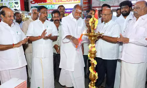 நேரு வீதியில் வணிகத் திருவிழா-முதல்-அமைச்சர் ரங்கசாமி தொடங்கி வைத்தார்