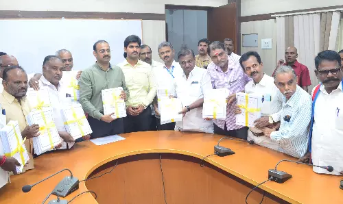 கோவை மாவட்டத்தில் 32,762 வாக்காளர்கள் புதிதாக சேர்ப்பு