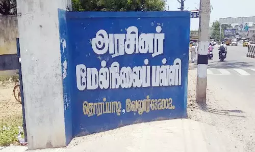 வேலூர் தொரப்பாடி அரசு பள்ளியில் மேஜை, நாற்காலிகள் திருட்டு