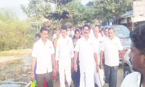 ஜோலார்பேட்டை ரெயில் நிலையத்தில் எம்.பி. எம்.எல்.ஏ. திடீர் ஆய்வு