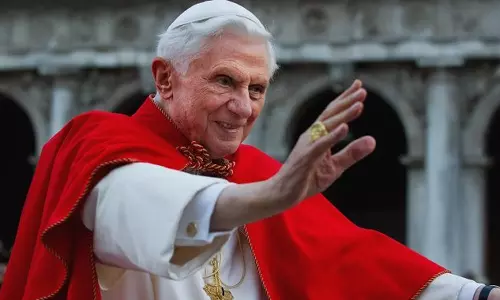 முன்னாள் போப்பாண்டவர் 16-ம் பெனடிக்ட் உடல் நல்லடக்கம்