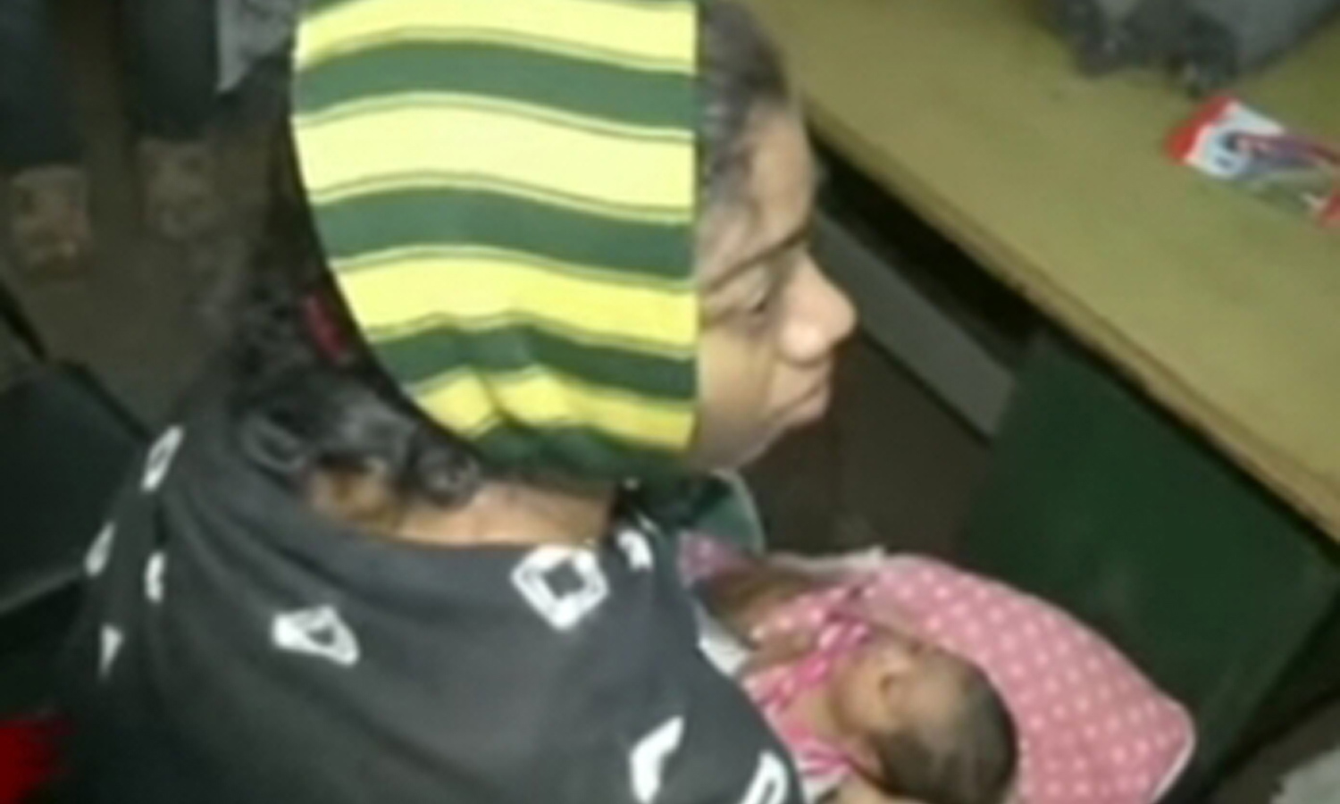 ஆஸ்பத்திரியில் இருந்து பிறந்த குழந்தையை கடத்திய இளம்பெண் கைது