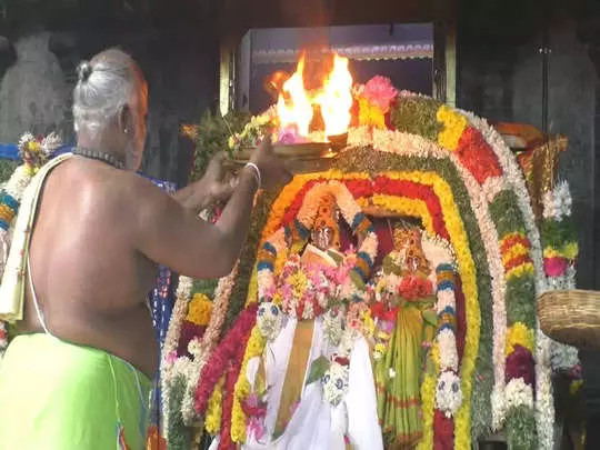 கரூர் பசுபதீஸ்வரர் கோவிலில் திருக்கல்யாண உற்சவம் கரூர் பசுபதீஸ்வரர் கோவிலில் திருக்கல்யாண உற்சவம்