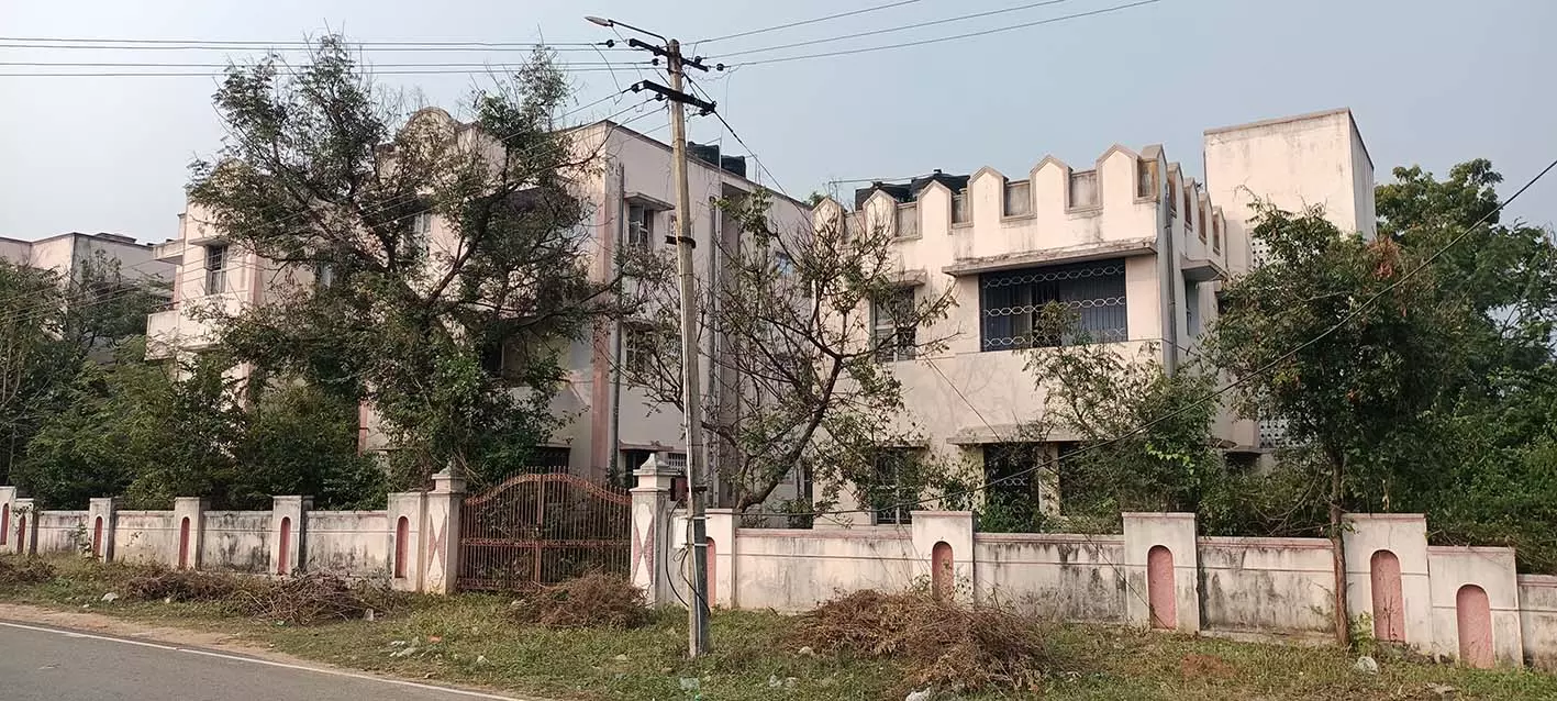 சமூக விரோதிகளின் கூடாரமாக மாறியுள்ளதொப்பூர் காவலர் குடியிருப்பு சமூக விரோதிகளின் கூடாரமாக மாறியுள்ளதொப்பூர் காவலர் குடியிருப்பு