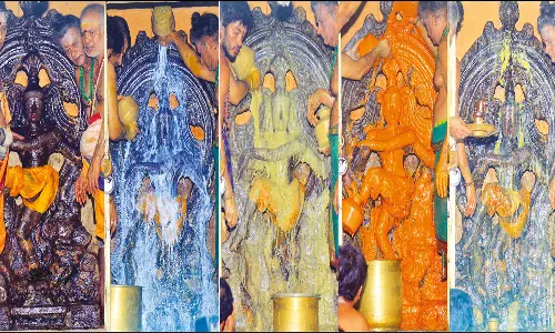 திருஉத்தரகோசமங்கை கோவிலில் ஆருத்ரா தரிசனம்: அபூர்வ மரகத நடராஜர் மீது சந்தனம் களையப்பட்டது