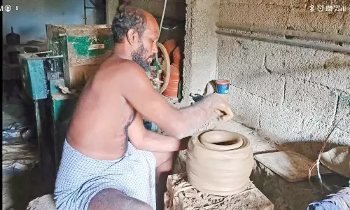 குமரி மாவட்டத்தில் மண் பானைகள் தயார் செய்யும் பணி தீவிரம்