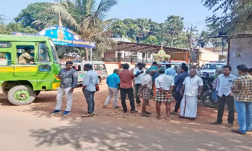 இரணியல் அருகே சாலை மறியலில் ஈடுபட முயன்ற பொதுமக்கள் போலீசார் சமரசம் செய்தனர்