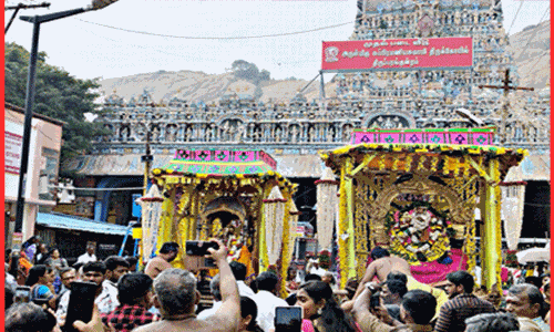 திருப்பரங்குன்றத்தில்  நடராஜர்-சிவகாமி அம்மன் வீதி உலா