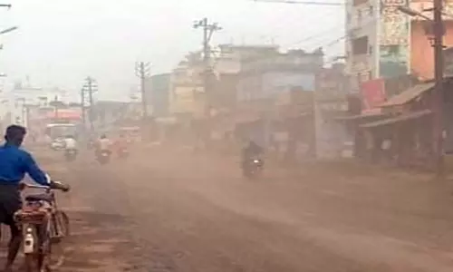 பாவூர்சத்திரத்தில்  புழுதி பறக்கும் சாலையால் வாகன ஓட்டிகள் அவதி