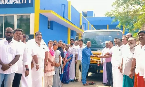 தென்காசி நகராட்சியில் குடிநீர் வினியோகம் செய்ய ரூ.22 லட்சத்தில் லாரி -நகர்மன்ற தலைவர் தொடங்கி வைத்தார்