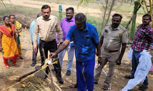 விவசாயம் பாதிக்கப்படுவதாக புகார்- தூத்துக்குடி ஊராட்சி ஒன்றியத்தில்  18 கிணறுகளை மூடி அதிகாரிகள் நடவடிக்கை