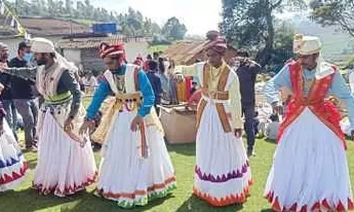 நீலகிரியில் கோவில் திருவிழாவை கொண்டாடிய கோத்தர் இன மக்கள்