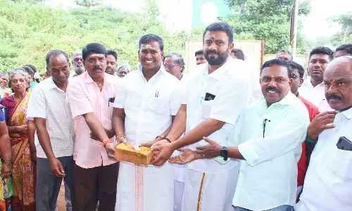 ரூ.18 லட்சத்தில்  சாலை அமைக்கும் பணி