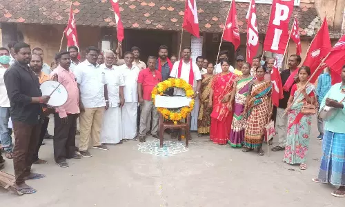 கம்யூனிஸ்டு நூதன போராட்டம்